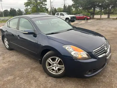 2007 Nissan Altima 3.5 SE MANUAL TRANSMISSION, The Good: free Carfax report showing well-maintained...