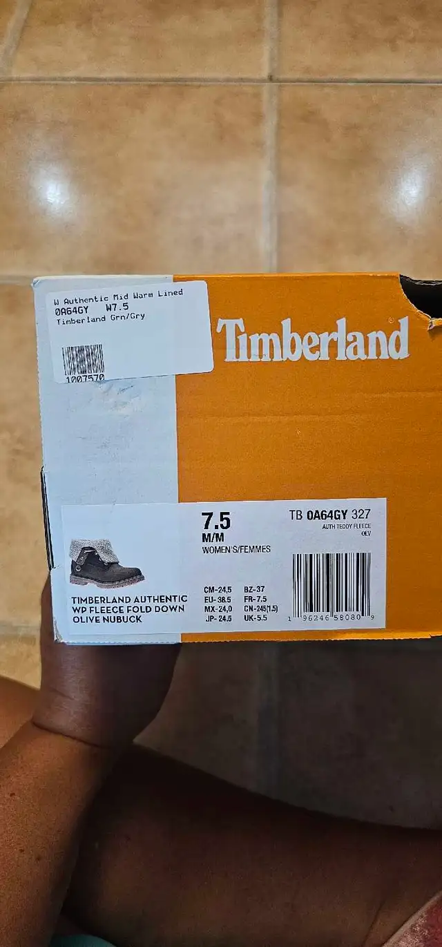 Brand new Timberland women's boots in Women's - Shoes in Oakville / Halton Region - Image 8