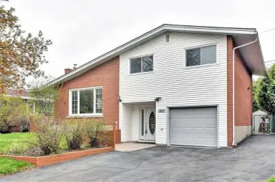 - All inclusive beautiful 6 bedroom home in 5 minute walking distance to Algonquin College and 30 mi...