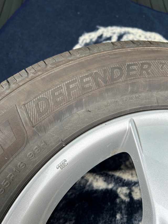 Used Michelin Defender 215/65R16 on Subaru rims in Other in Mississauga / Peel Region - Image 4