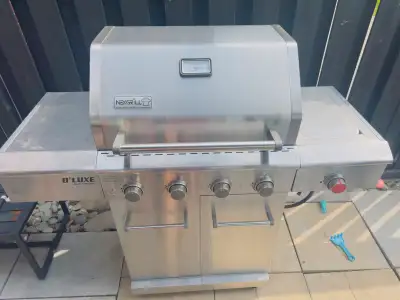 Pickup- Brampton- chingcousy and bovaid Intersection Sale excludes propane cylinder and bbq cover