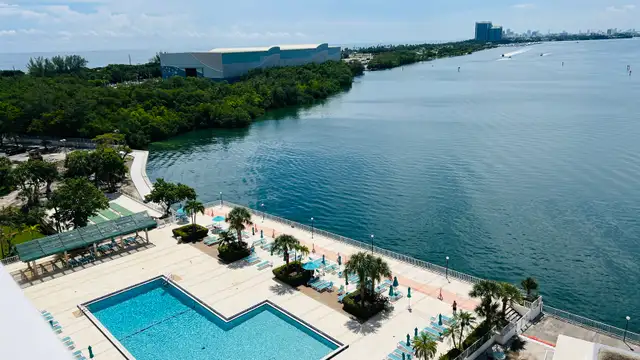 Florida Sunny Isles Beach in Florida in Canada - Image 3