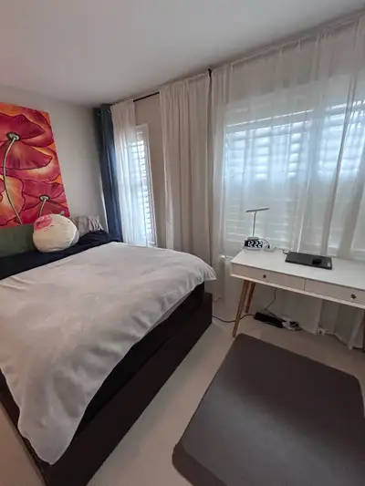 ROOM W/PRIVATE  ENSUITE MALE/FEM STUDENTS ONLY/COOP/RECENT GRADS, View more