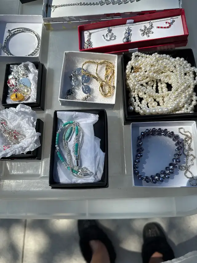 yard sale556114346760611841