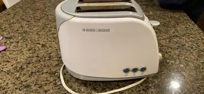 White Black and decker 2 slice toaster , View more