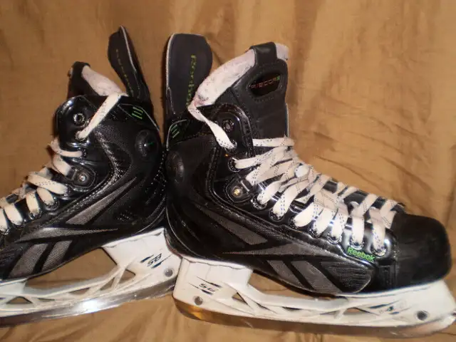 Ice Hockey Skates, Size 7 for shoe size 8-8.5 in Skates & Blades in City of Toronto - Image 4