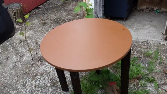 SMALL TABLE FOR TWO in Dining Tables & Sets in Sarnia - Image 2