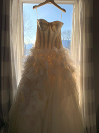 Wedding Dress - Vera Wang - White - Never Worn
