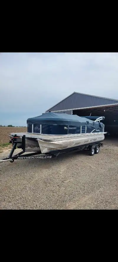 2019 23 ft. Manitou Tritoon Blue Model :Aurora LE 230 RF VP 2019 150 Hp HO Evinrude with 1 year warr...