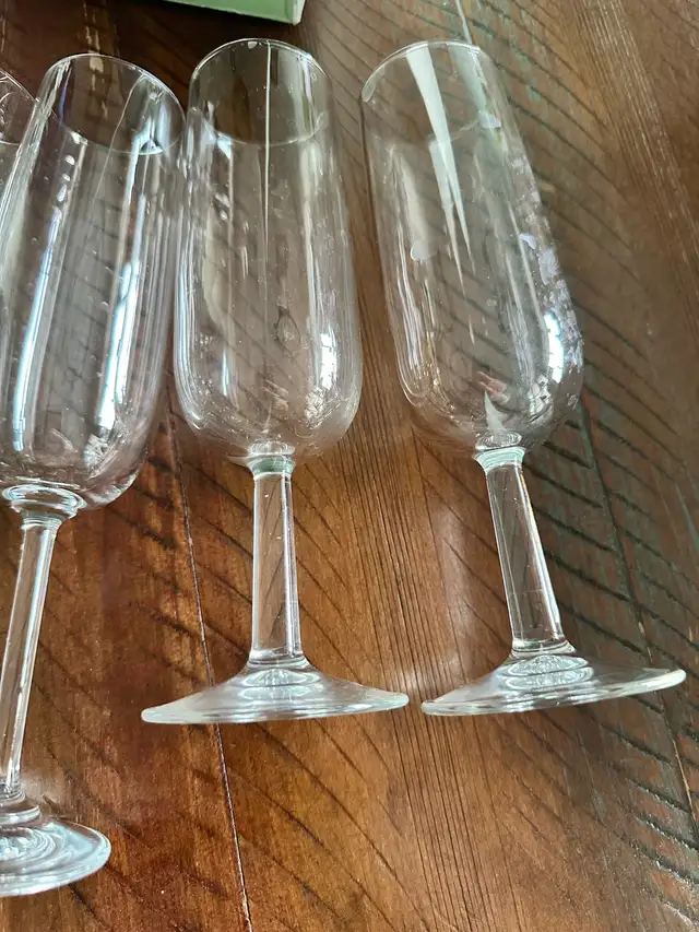 6 Crystal Champagne flutes in Kitchen & Dining Wares in Calgary - Image 4