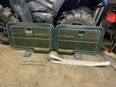 Door panels and arme rests 500 Tail gate 500 Badges 140 Located by millet