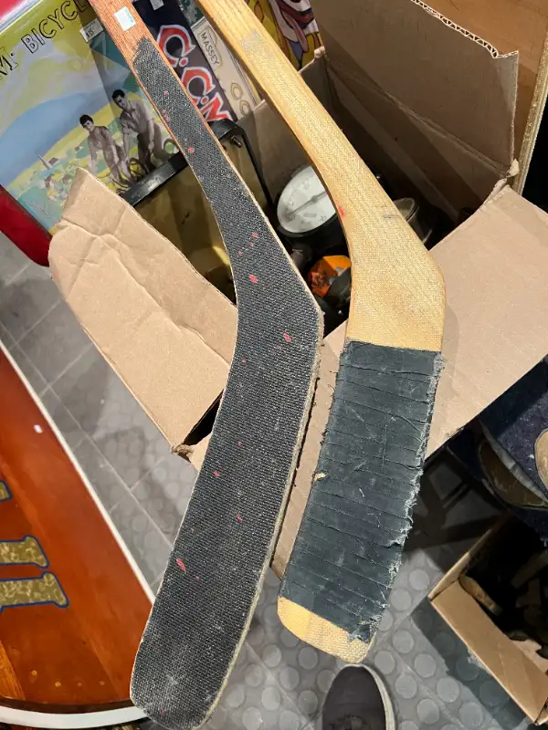 2 ANTIQUE WOOD ICE HOCKEY STICKS - HESPELER / MASTERCRAFT in Arts & Collectibles in Mississauga / Peel Region - Image 3