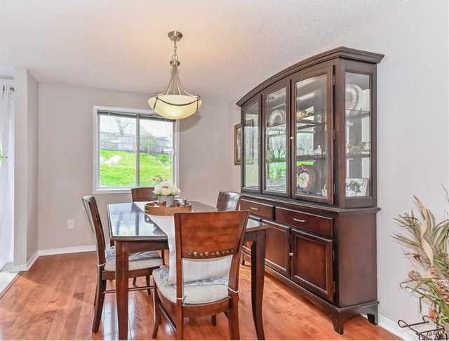 Elegant Solid Wood Dining Room Set in Dining Tables & Sets in Mississauga / Peel Region - Image 2