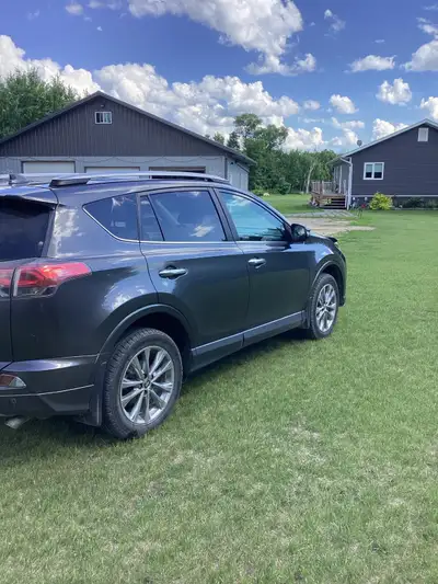 This 2017 Toyota RAV4 Platinum features a reliable 2.5L 4-cylinder engine and an automatic transmiss...