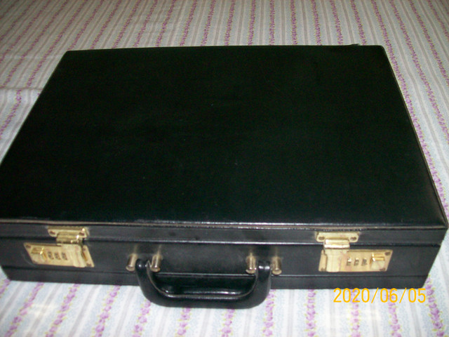 Business Briefcases $20.00 in Other Business & Industrial in Winnipeg - Image 2