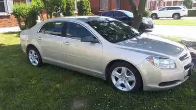 Very clean lady driven transmission doesn't have reverse so it doesn't work needs used transmission...