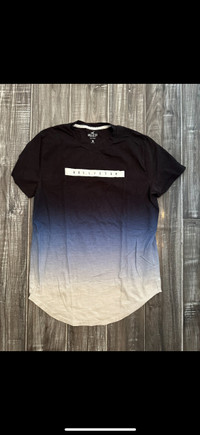 Men’s Hollister Small Curved TShirt