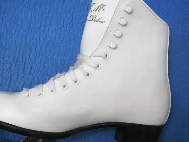 New CCM Skates Size-9 (Inner length 25cm/10'') Dwight in Skates & Blades in Muskoka - Image 8