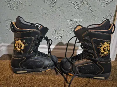 * Size: US 8 Burton Lace Up Snowboard Boots