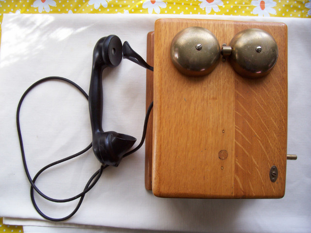 Antique Northern Electric telephone in Arts & Collectibles in Trenton