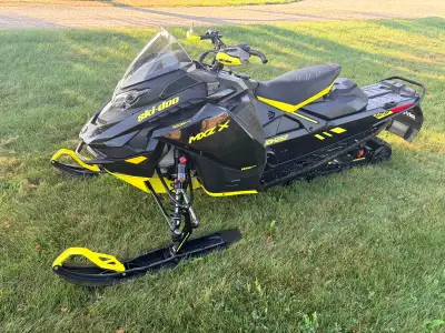2026 skidoo Mxz x 600R, 1.25 ripsaw track 129 long, best ride and handling sled on the market, warra...