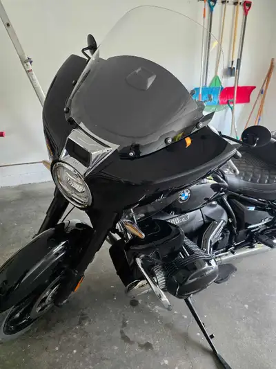 2022 BMW R18 B with only 10300 kms — a fully loaded bagger in excellent condition. Combining classic...