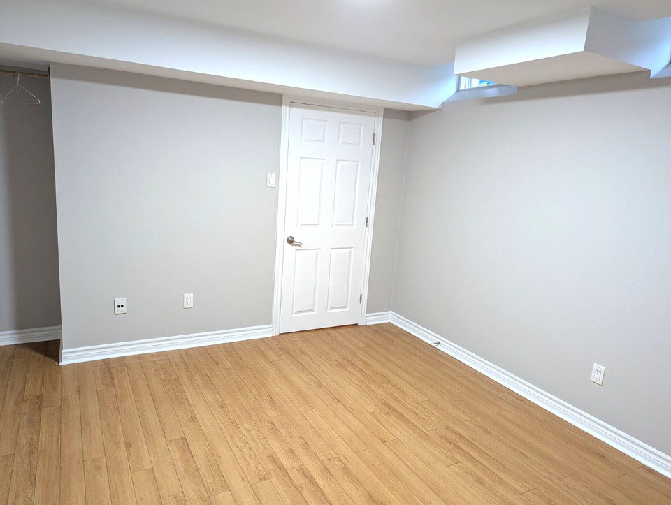 Large 3 Room, 2 Bath, 3 Parking Basement Apartment MILTON Nov. 1 2