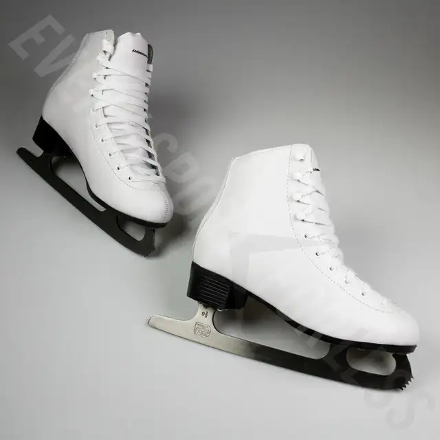 WinnWell Women’s Figure Skates Size US 4 J in Skates & Blades in Ottawa - Image 3