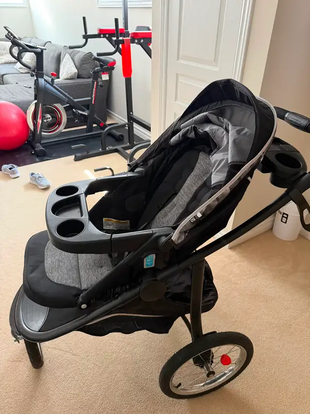 Graco Joggers Travel system in Strollers, Carriers & Car Seats in Ottawa - Image 5