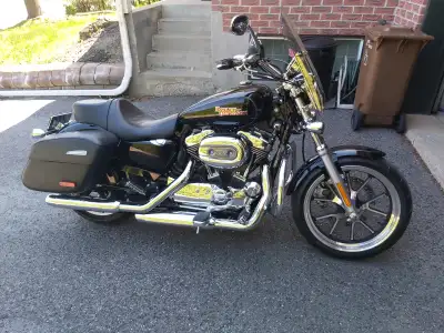 SPORTSTER SUPERLOW 1200T , 2014, 15300 km. ABSOLUMENT IMPECCABLE. Tout fonctionne parfaitement. Mise...