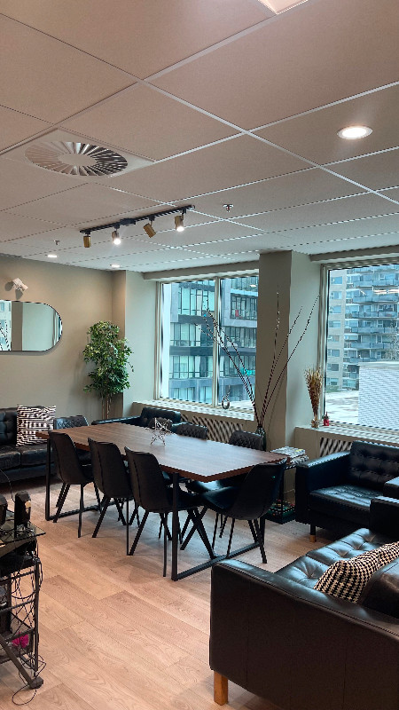 Premium Shared Office Space Available for Sub-Lease (Westmount) dans Espaces commerciaux et bureaux à louer  à Ville de Montréal