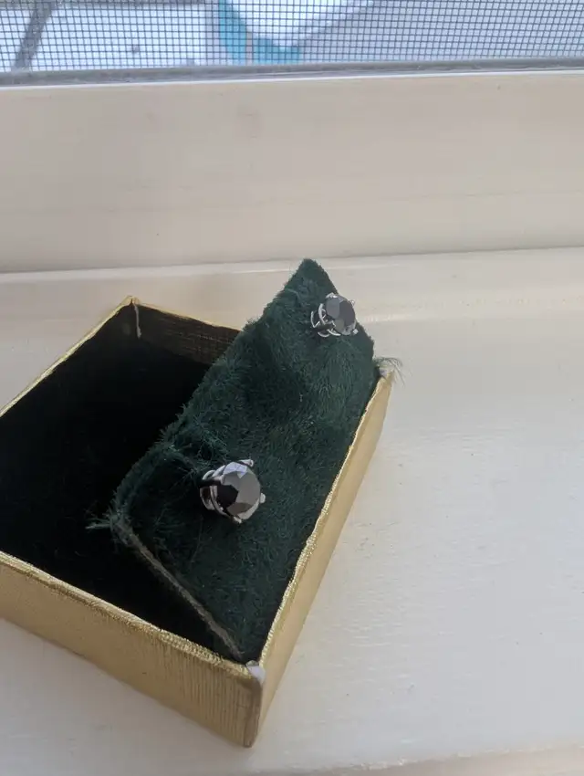 New 14K White Gold Diamond Earrings For Sale in Jewellery & Watches in London - Image 3