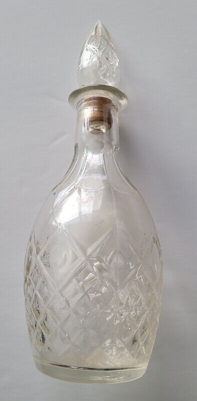 Cut glass wine carafe in Kitchen & Dining Wares in Barrie - Image 4