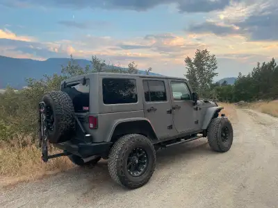 2010 Jeep Wrangler - automatic Exterior is black with matte gunmetal grey wrap 45000miles = 73000kil...