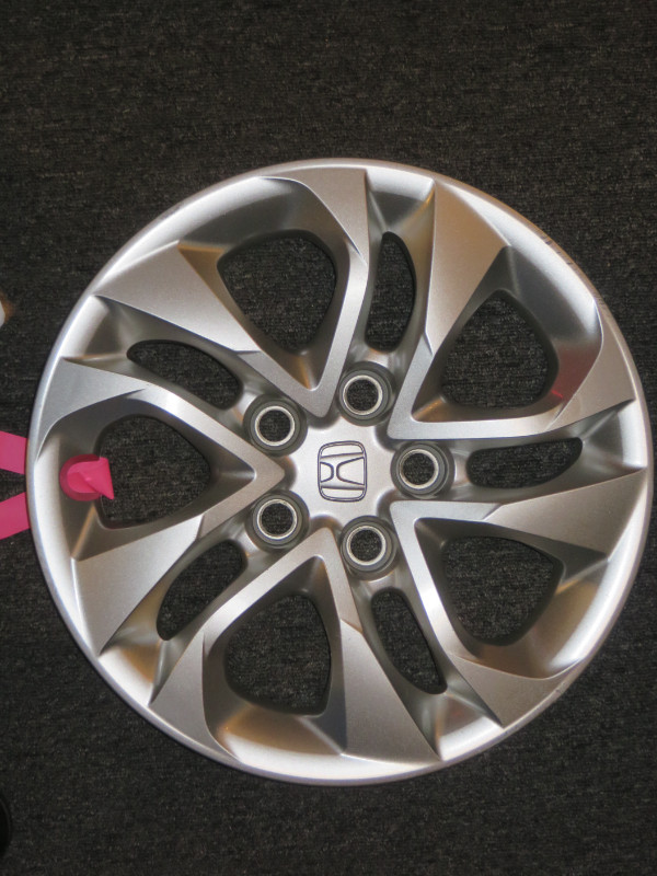 Gorgeous Honda Wheel Covers for steel wheels 16" CIVIC / Accord in Tires & Rims in Edmonton - Image 4