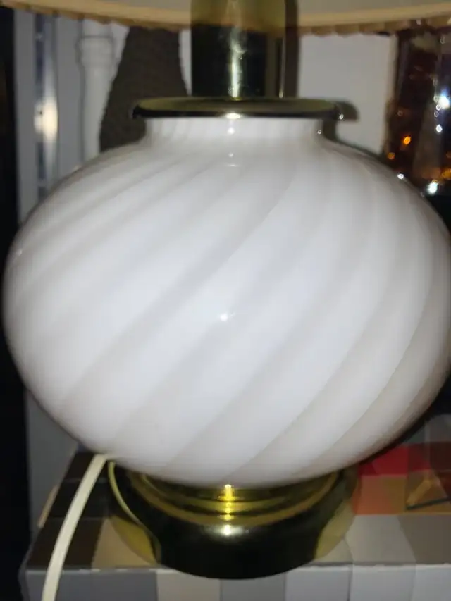 Mid Century Swirl Ball Murano Glass Table Lamp with Pink shade in Indoor Lighting & Fans in City of Montréal - Image 5