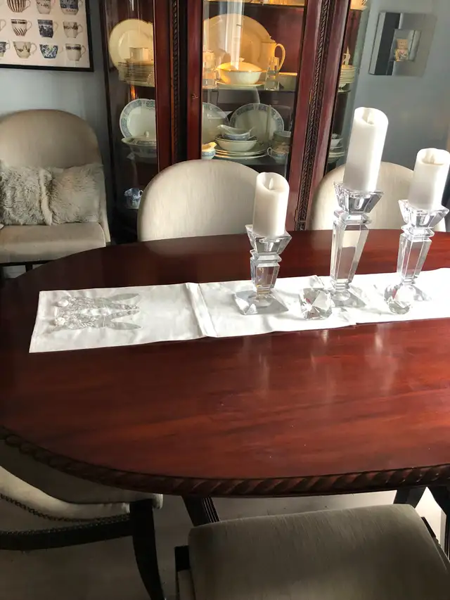 Dining Table in Dining Tables & Sets in Hamilton - Image 3