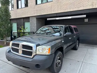 2007 dodge Dakota 4X4 Runs and drive great Hitch Active status Text 4034316392