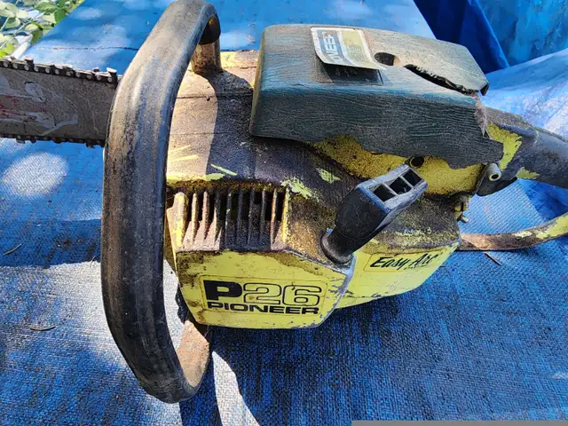 Pioneer P26 Easy Arc Starting Antique Gas Chainsaw 18 Inch Bar in Outdoor Tools & Storage in Windsor Region - Image 9