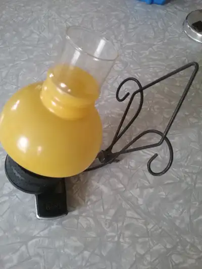 applique muraleavec globe jaune,prise 1945, View more