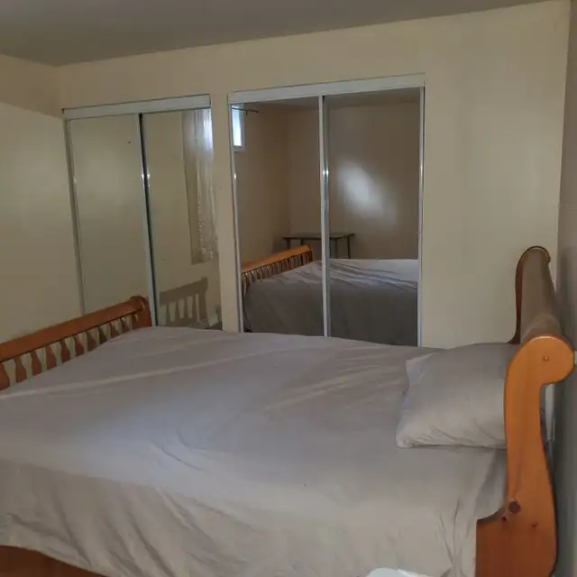 Roommate wanted in Room Rentals & Roommates in Gatineau - Image 2