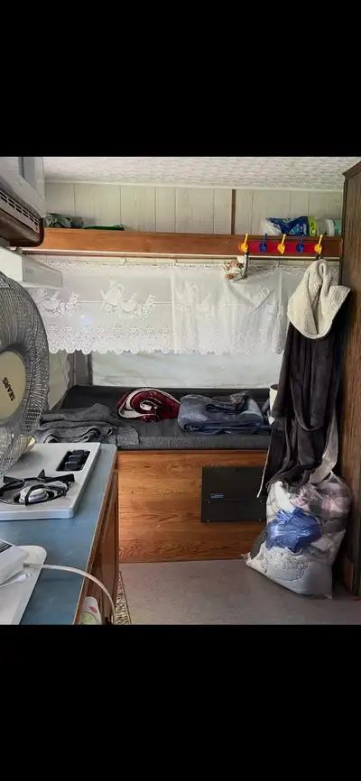 Roulotte Hybride 16 pieds avec la togne. auvant en bonne état n’a eu aucune infiltration d’eau avec...