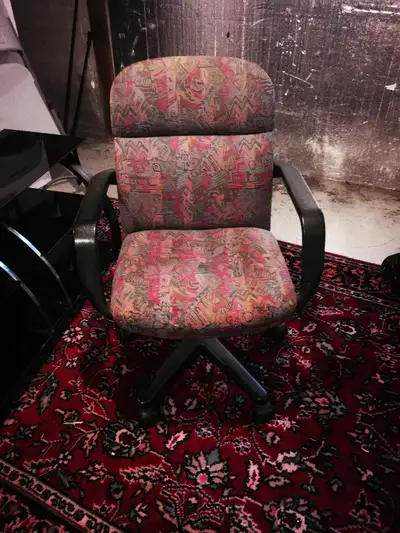 Office Chair 40$ Very Comfortable Check Out My Other Ads Pick Up Only South London Smoke Free Pet Fr...