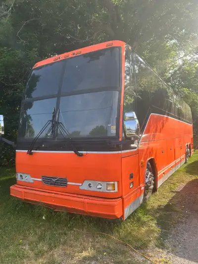 1999 Prevost H3-41 Motorhome for sale. Everything is residential. New tile and hardwood flooring, ne...