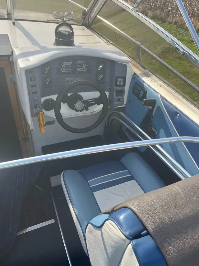 1989 sun runner weekender for sale in Powerboats & Motorboats in St. Catharines - Image 6