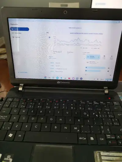 Gateway ZH7 11" Netbook 3RAM,  Intel Core 2 Solo U3500, View more