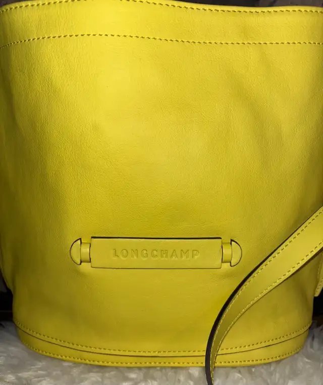 LONGCHAMP Hobo Bucket Leather Tote in Women's - Bags & Wallets in City of Montréal - Image 4