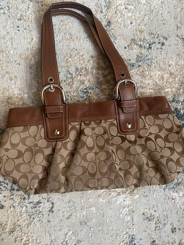 Coach purse in Women's - Bags & Wallets in Thunder Bay