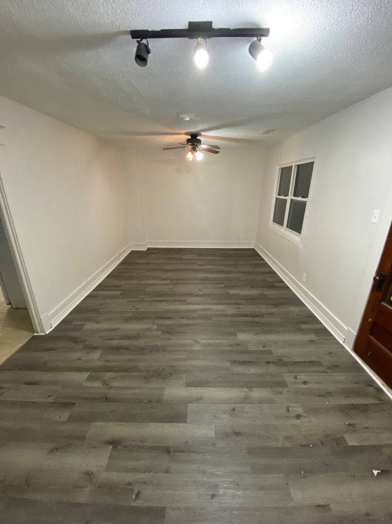 2 bedrooms + den house for rent, Available from July 15 Long Term