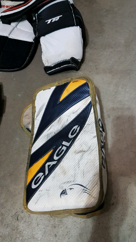 Goalie equipment $600. OBO in Hockey in Hamilton - Image 8